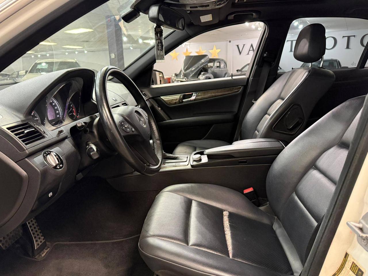 2010 Mercedes-Benz C-Class 4dr Sdn C 300 RWD Photo