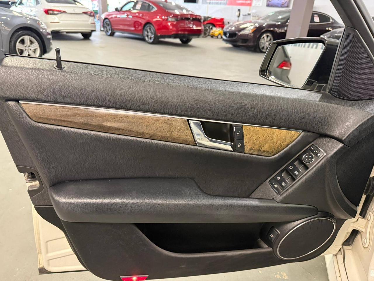 2010 Mercedes-Benz C-Class 4dr Sdn C 300 RWD Photo