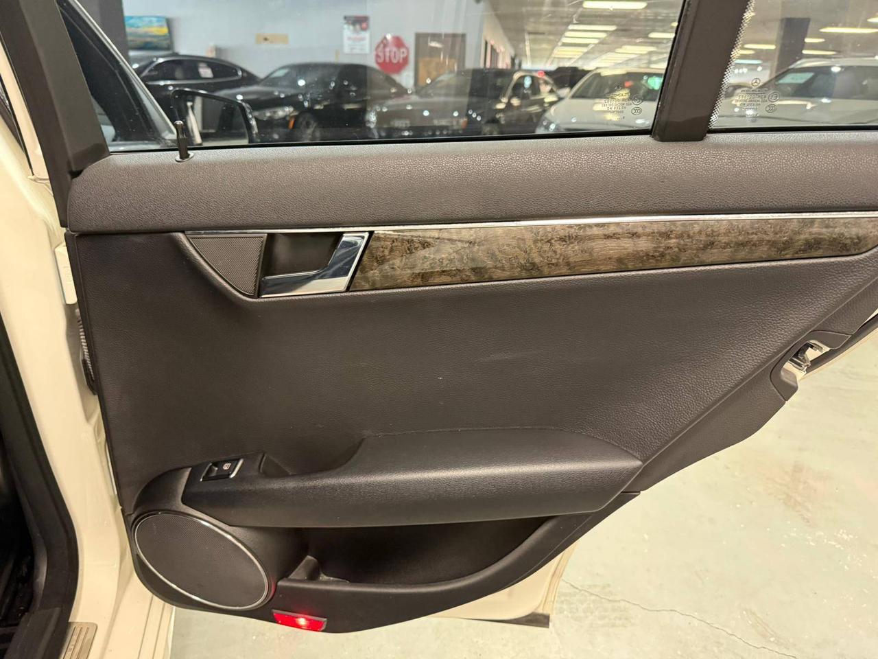 2010 Mercedes-Benz C-Class 4dr Sdn C 300 RWD Photo