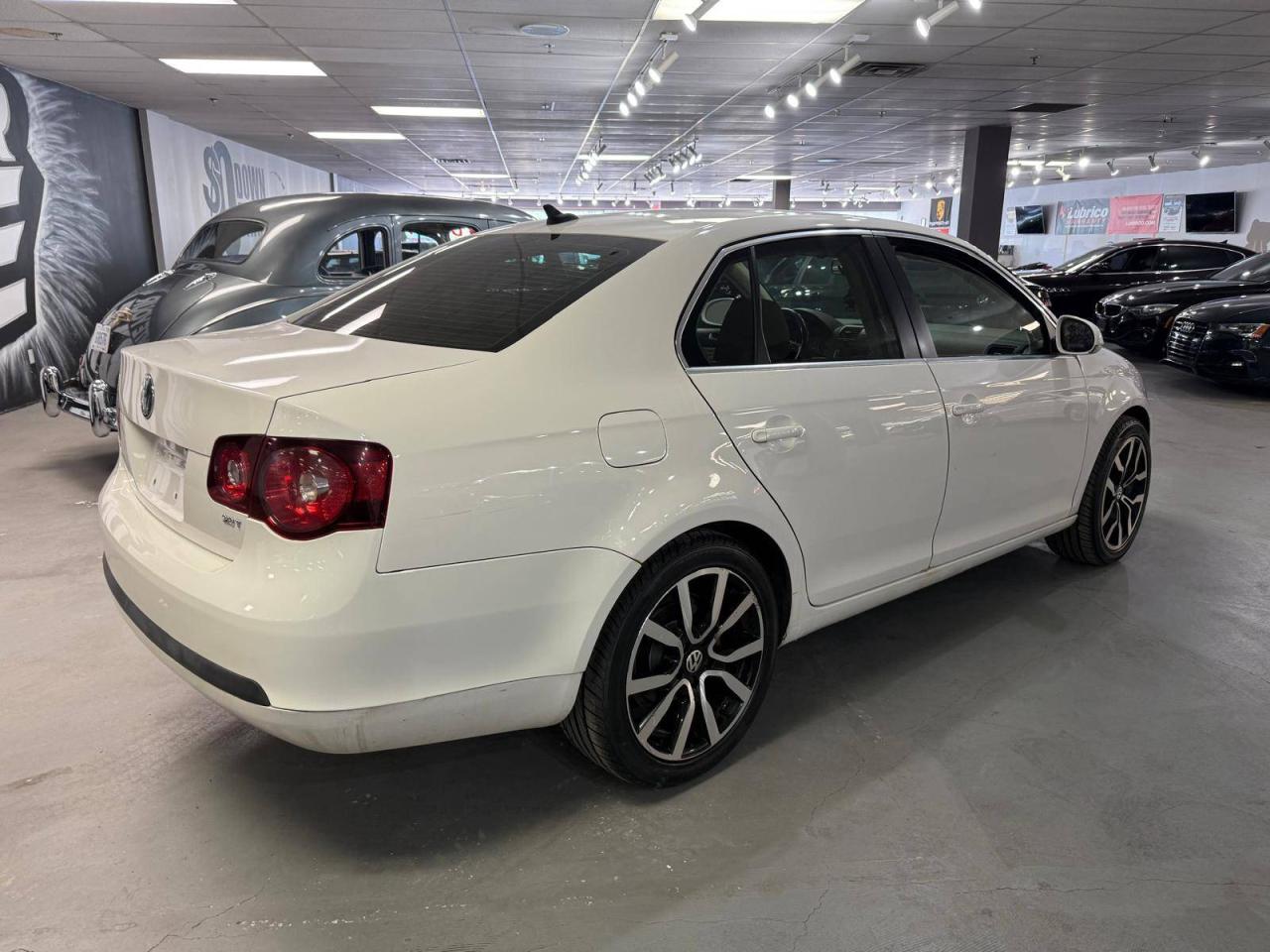 2010 Volkswagen Jetta 4dr 2.0T TSI Man Highline, $60 WEEKLY PYMNT Photo2