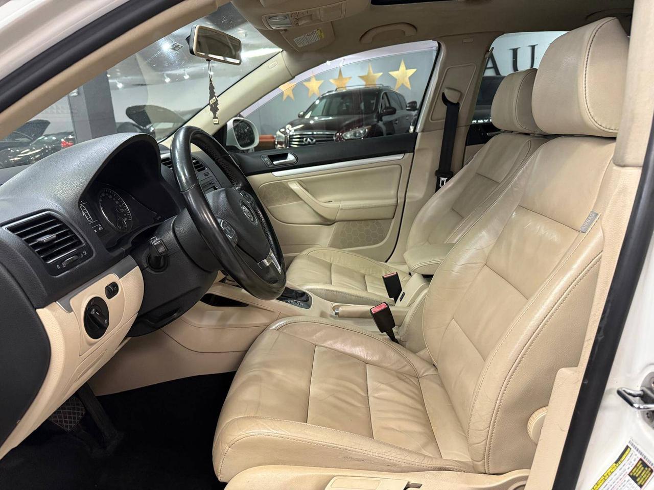 2010 Volkswagen Jetta 4dr 2.0T TSI Highline, $60 WEEKLY PYMNT Photo