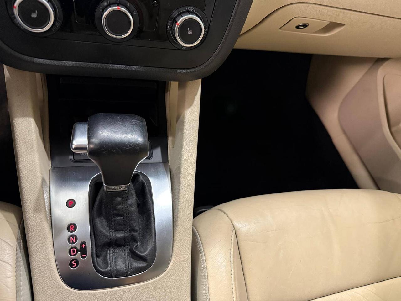 2010 Volkswagen Jetta 4dr 2.0T TSI Highline, $60 WEEKLY PYMNT Photo