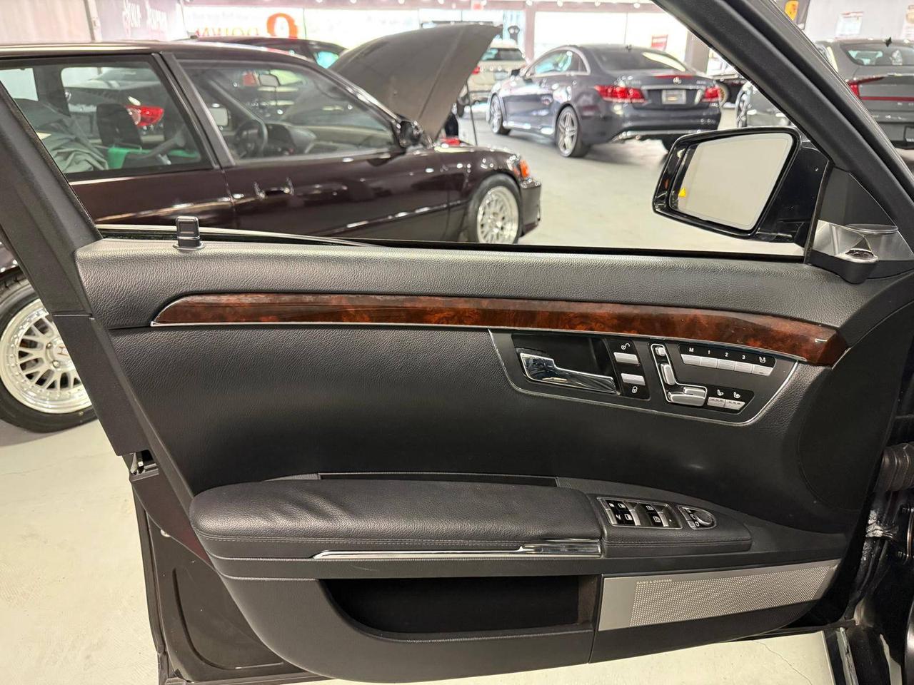 2012 Mercedes-Benz S-Class 4dr Sdn S 550 4MATIC LWB Photo