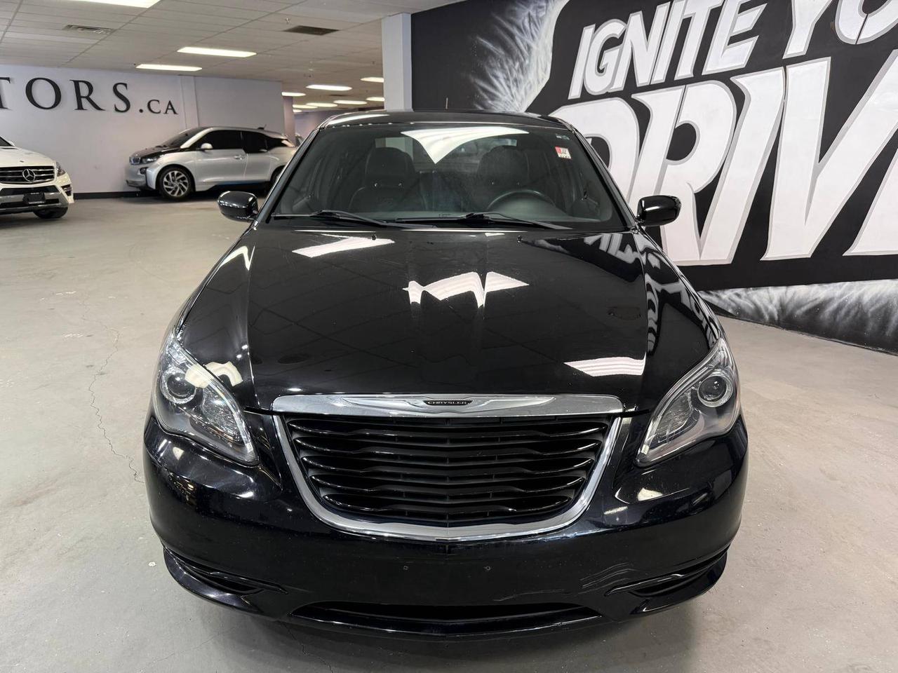 2014 Chrysler 200 4dr Sdn S Photo