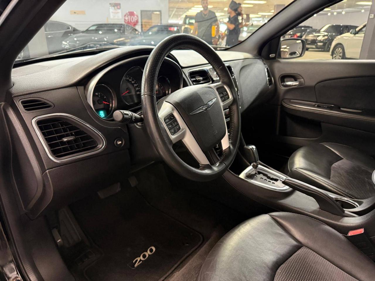 2014 Chrysler 200 4dr Sdn S Photo