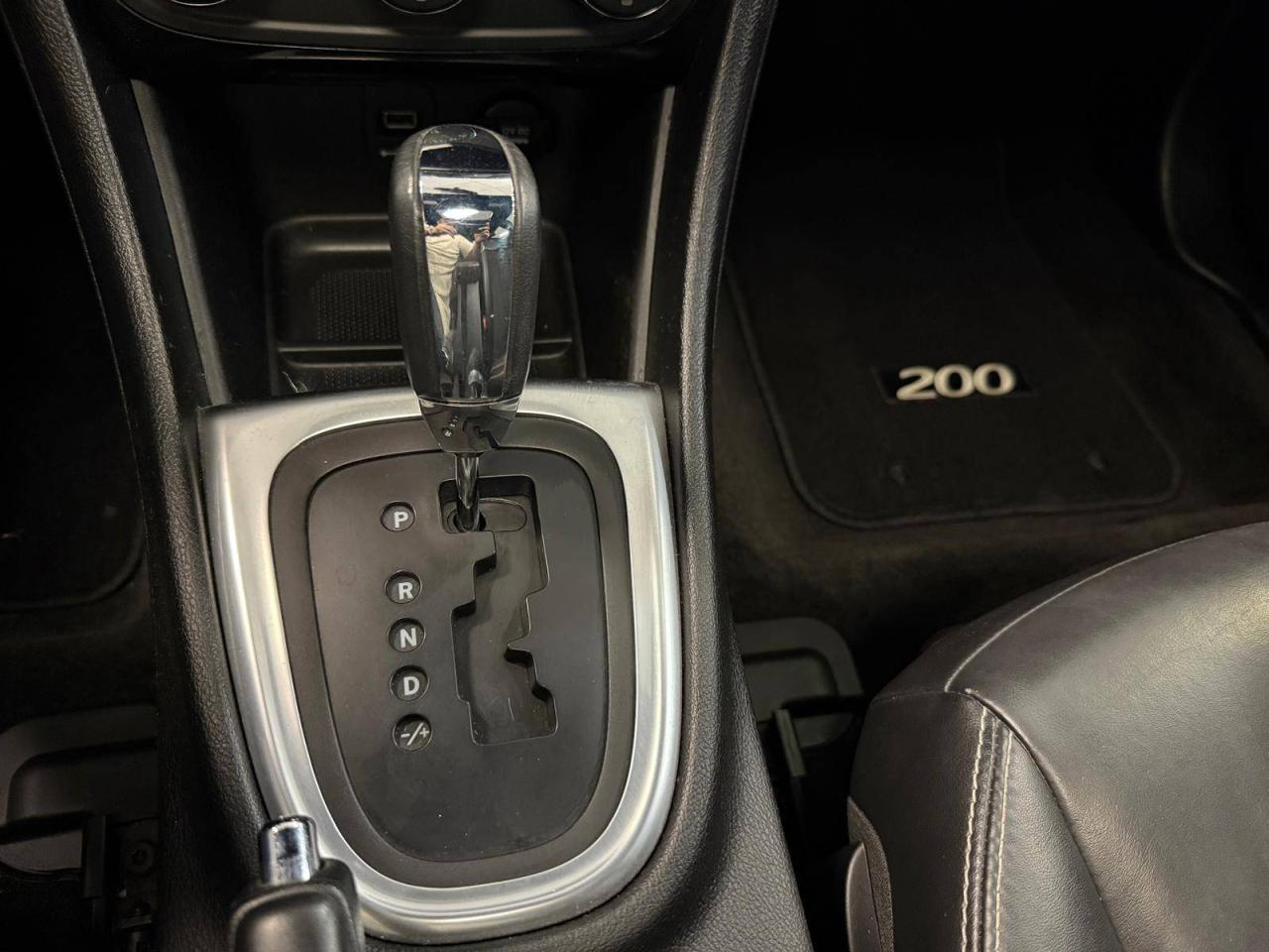 2014 Chrysler 200 4dr Sdn S Photo