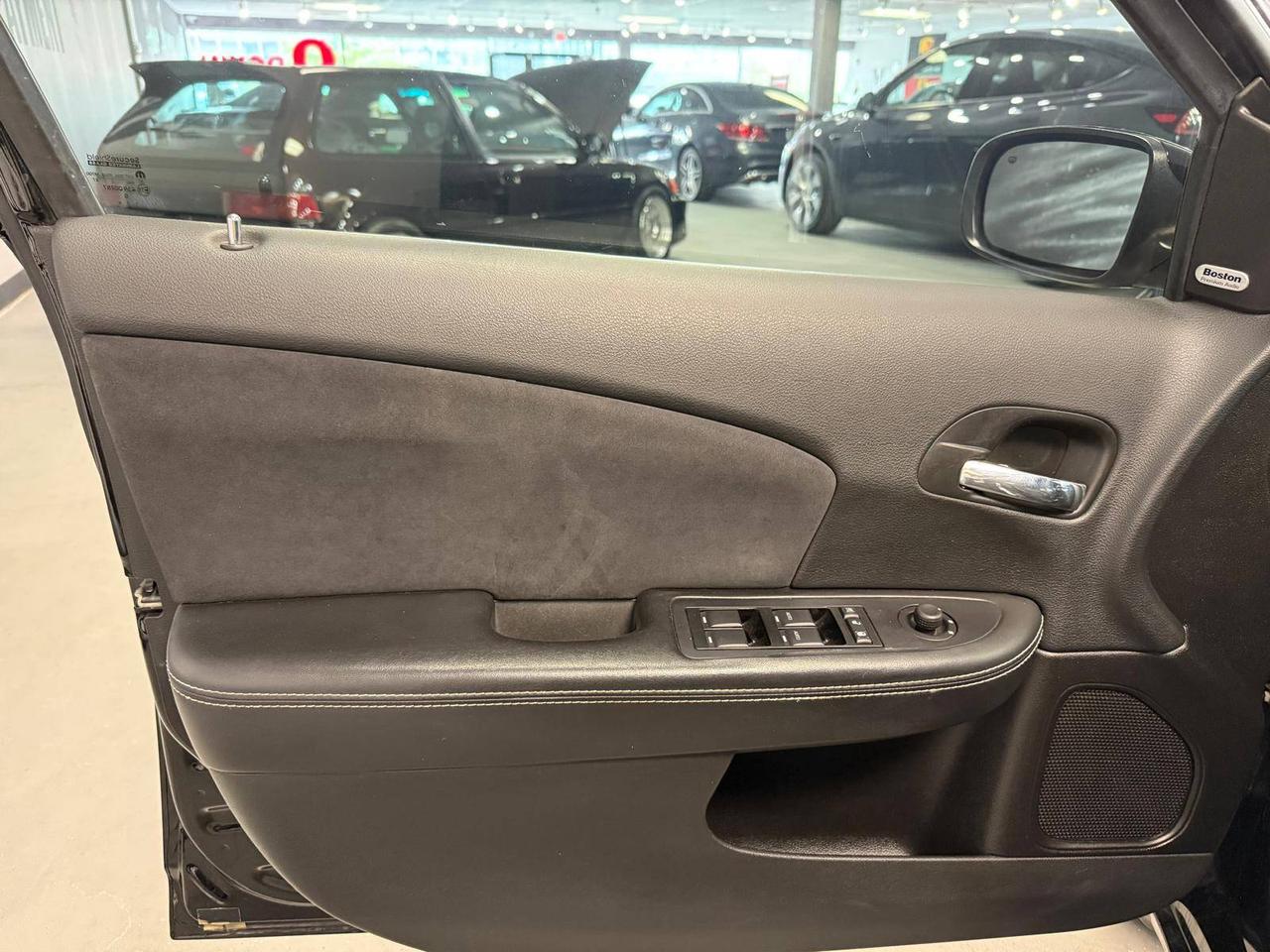 2014 Chrysler 200 4dr Sdn S Photo