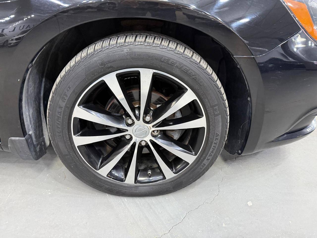 2014 Chrysler 200 4dr Sdn S Photo