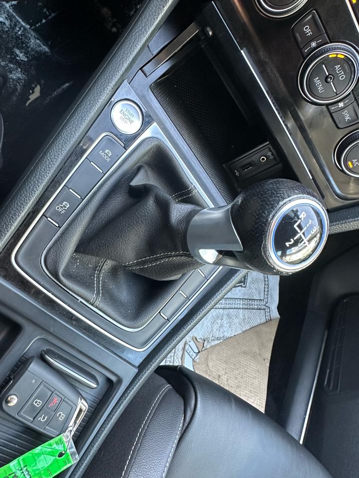 2016 Volkswagen Golf R  Photo