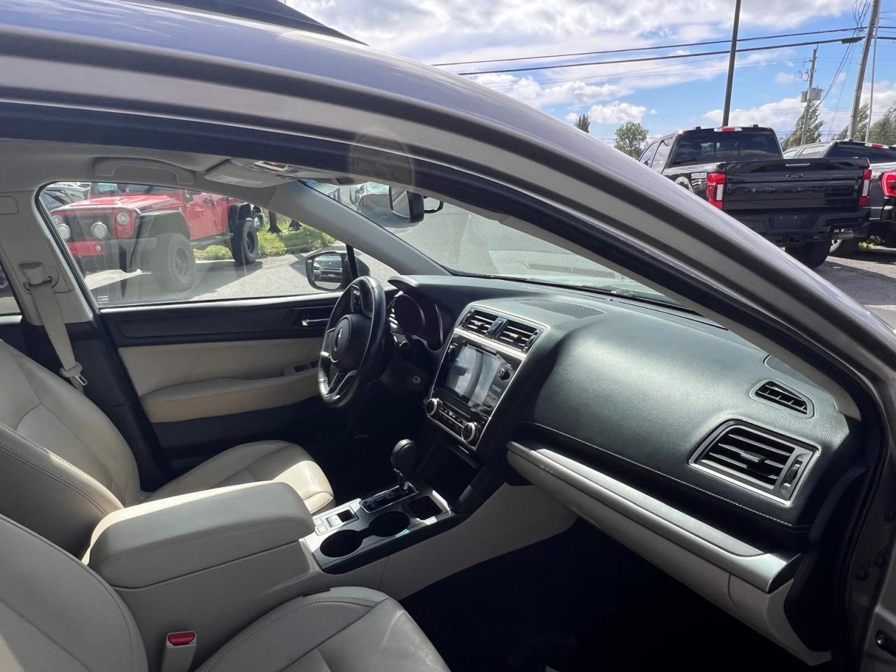 2019 Subaru Outback LIMITED - Photo #16
