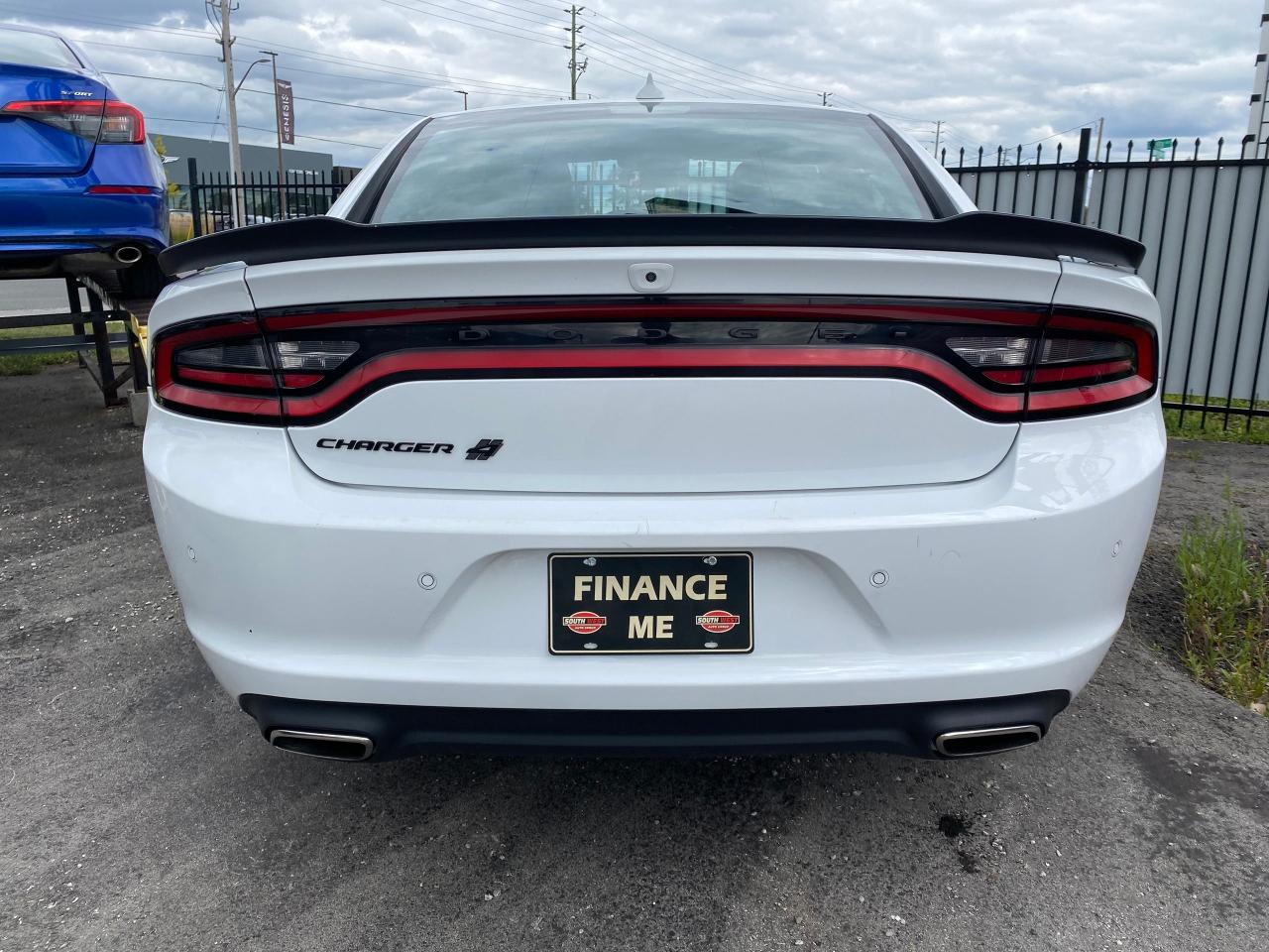 2023 Dodge Charger SXT AWD - Photo #4