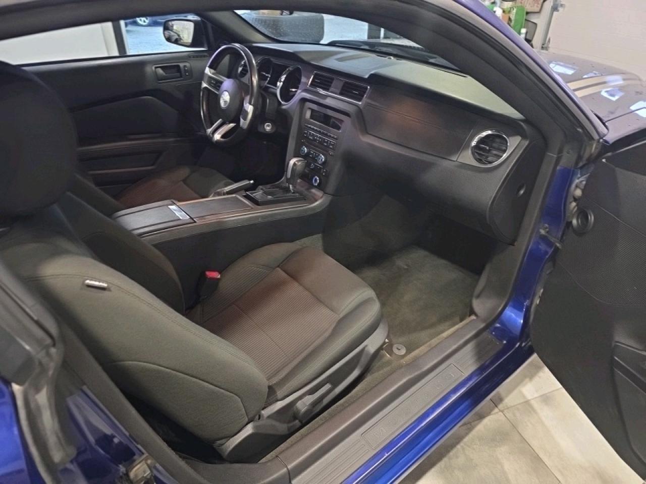 2014 Ford Mustang V6 Premium PREMIUM V6 Photo