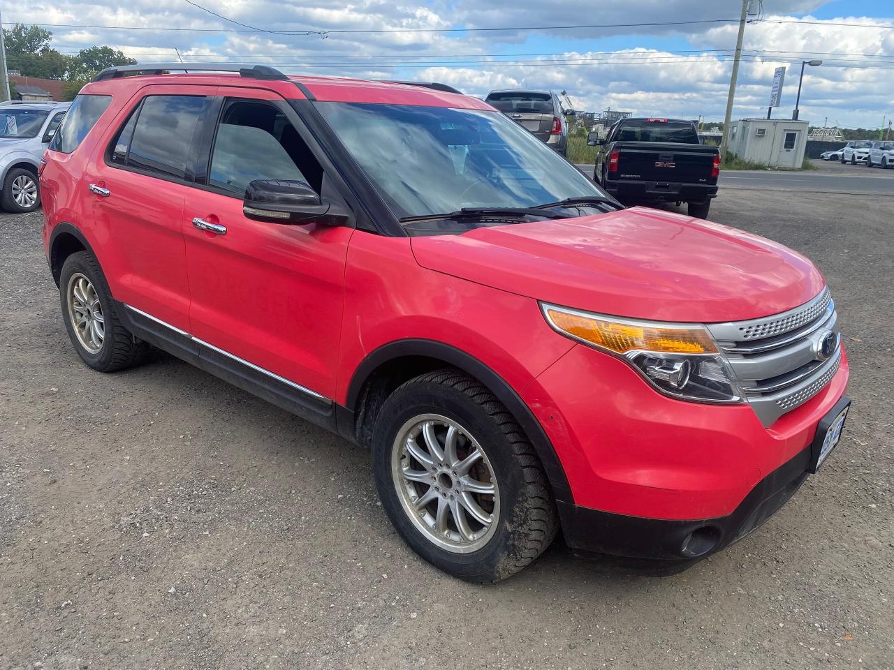 2013 Ford Explorer XLT - Photo #2