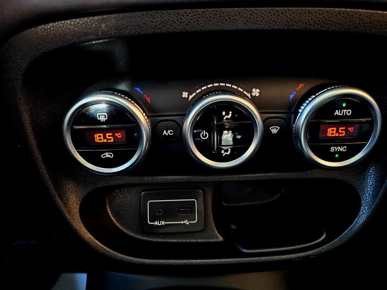 2015 Fiat 500 L Lounge - Photo #9