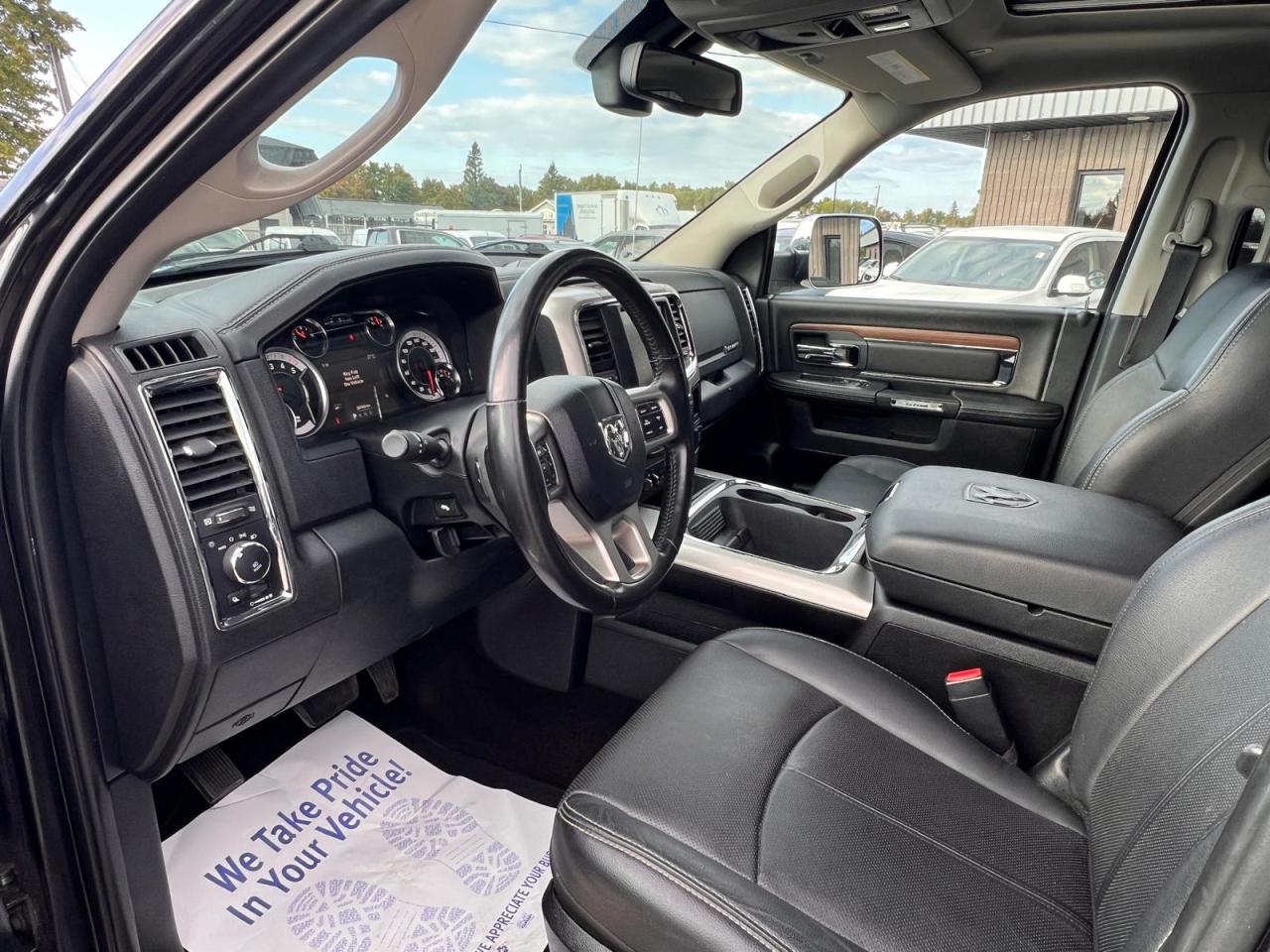 2017 RAM 1500 4WD Crew Cab 140.5" Laramie - Photo #12