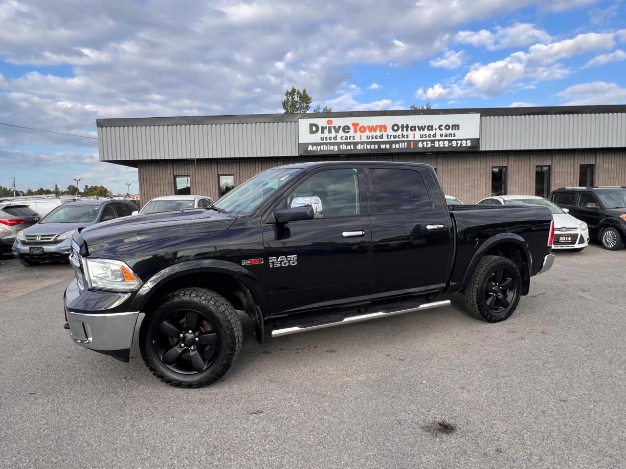 2017 RAM 1500 4WD Crew Cab 140.5" Laramie - Photo #2