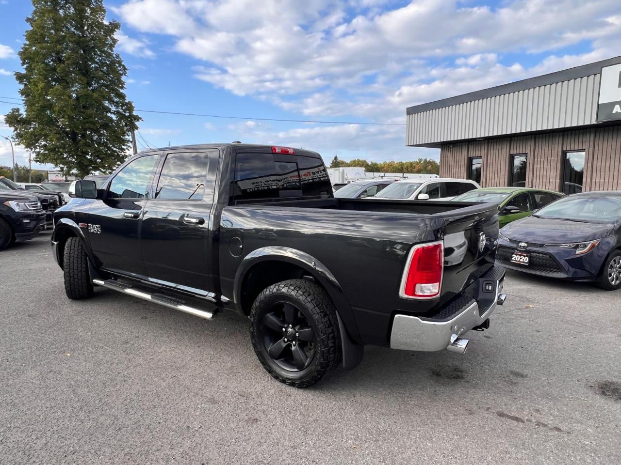 2017 RAM 1500 4WD Crew Cab 140.5" Laramie - Photo #3