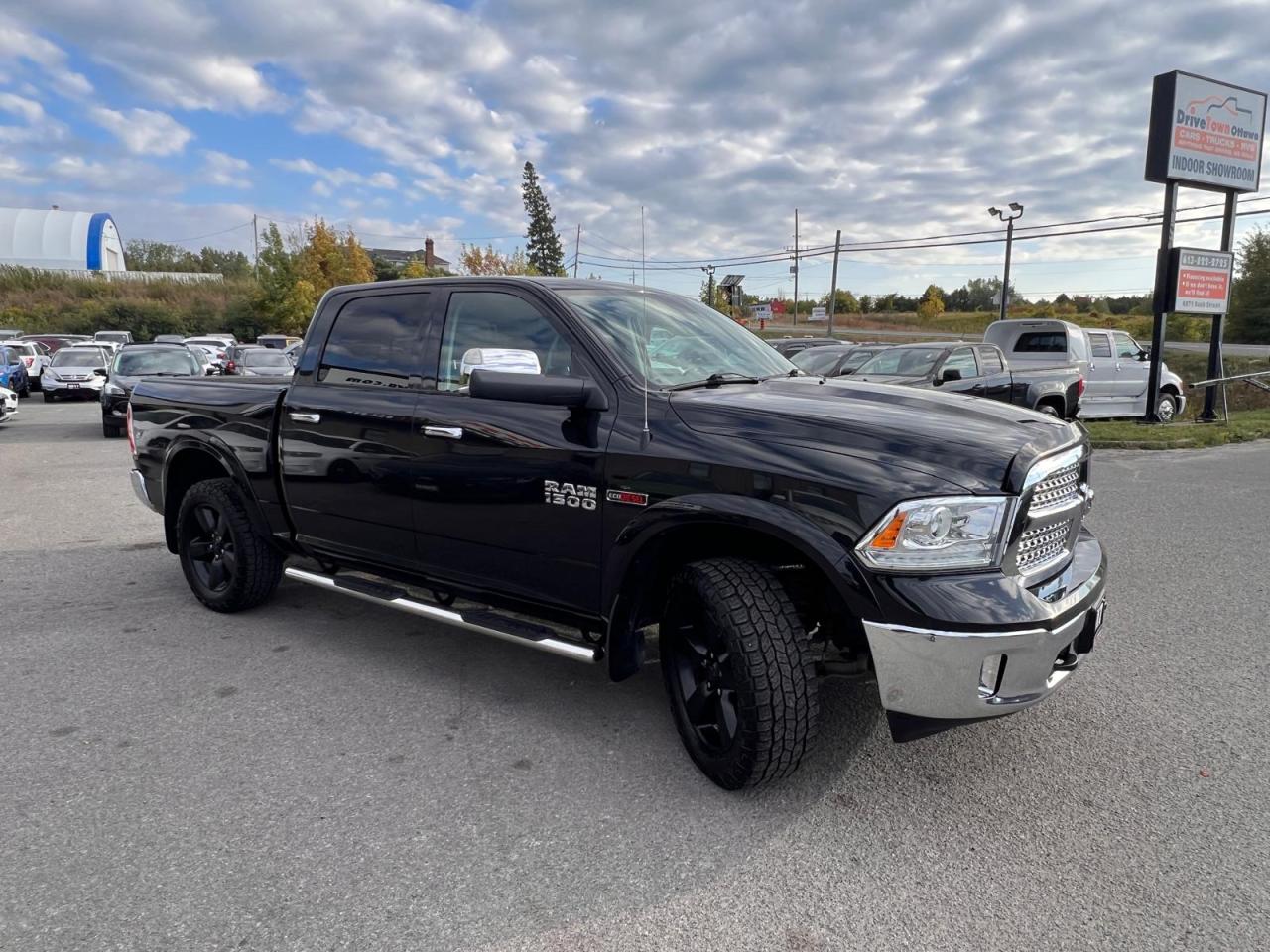2017 RAM 1500 4WD Crew Cab 140.5" Laramie - Photo #7