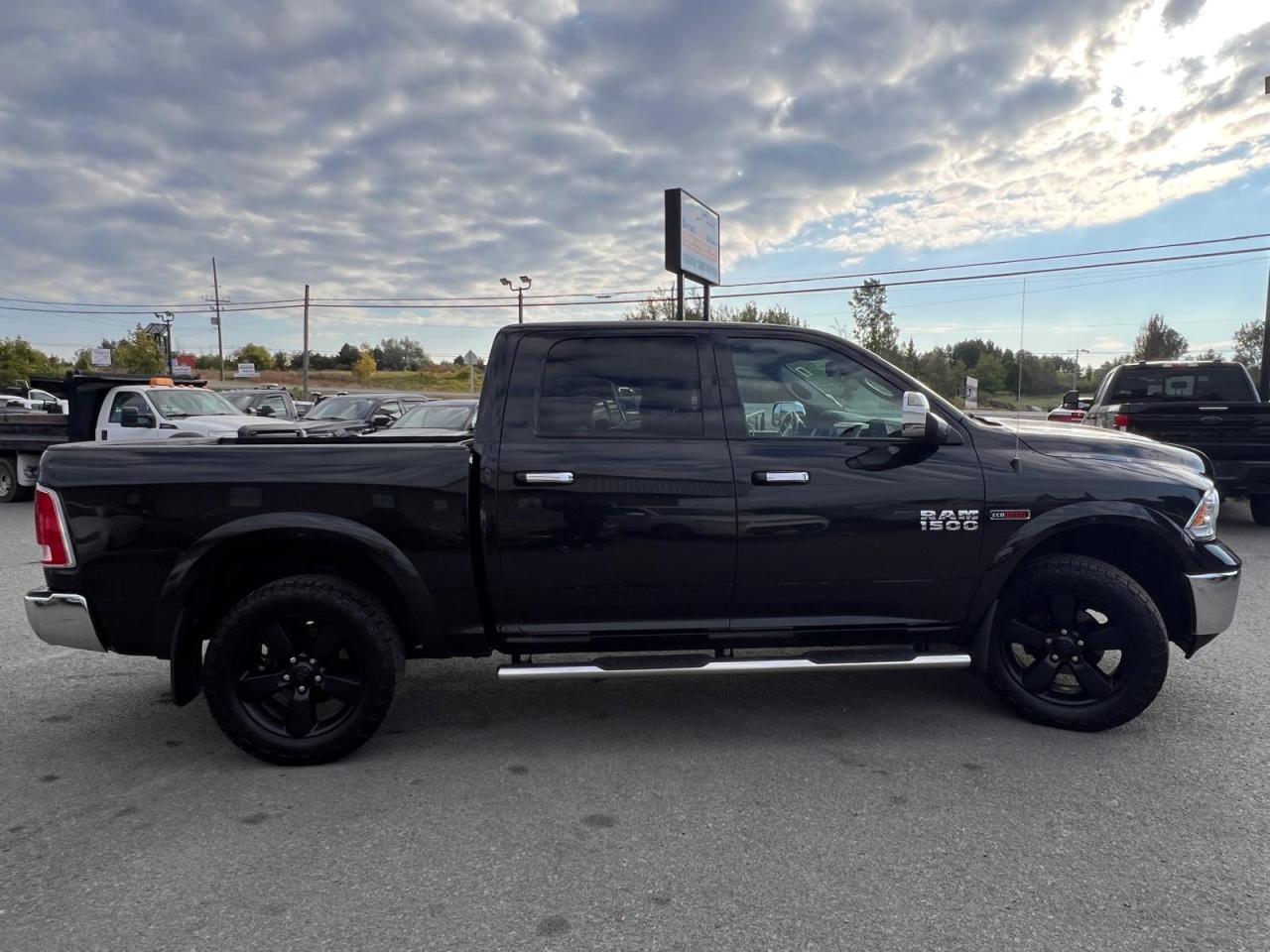 2017 RAM 1500 4WD Crew Cab 140.5" Laramie - Photo #6