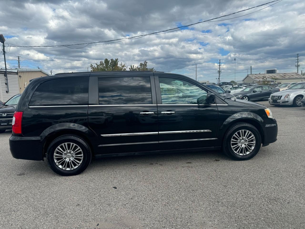 2014 Chrysler Town & Country TOURING Photo3