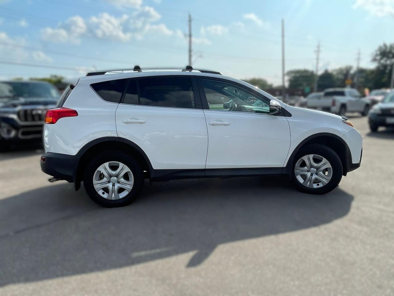 2015 Toyota RAV4 AWD LOW KM NO ACCIDENT SAFETY NEW TIRES NEW BRAKES - Photo #7
