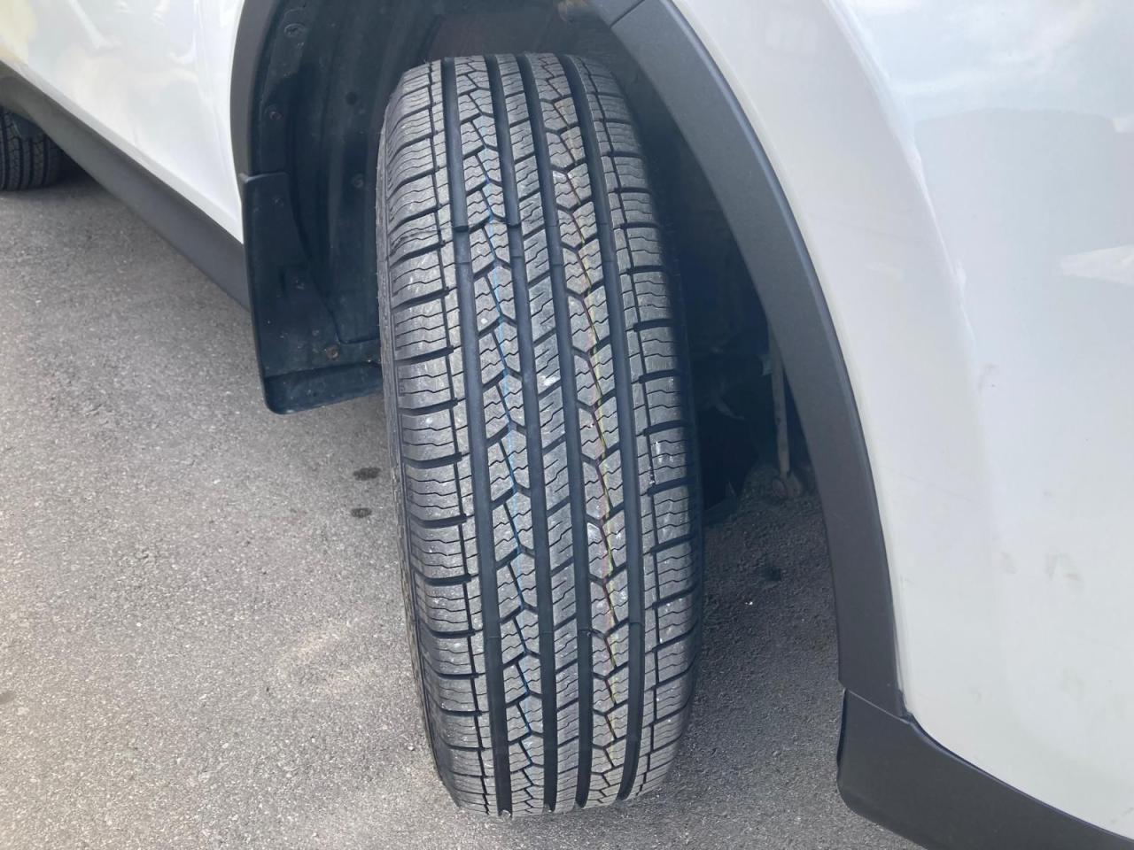 2015 Toyota RAV4 AWD LOW KM NO ACCIDENT SAFETY NEW TIRES NEW BRAKES - Photo #10