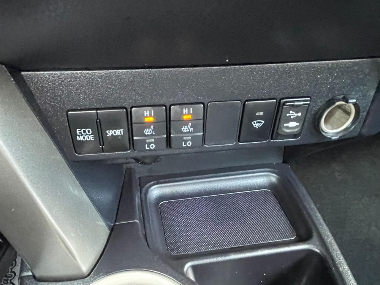 2015 Toyota RAV4 AWD LOW KM NO ACCIDENT SAFETY NEW TIRES NEW BRAKES - Photo #19