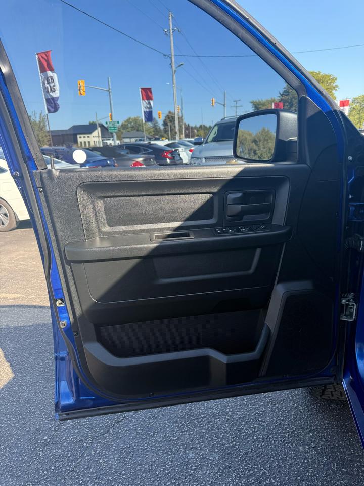 2018 RAM 1500 Express 4x4 V6 3.6L Photo