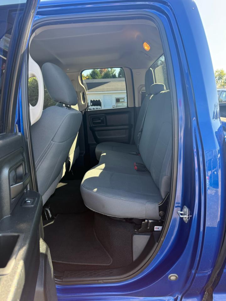 2018 RAM 1500 Express 4x4 V6 3.6L Photo40