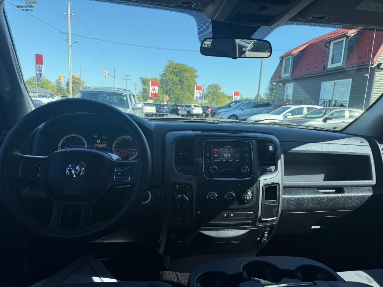 2018 RAM 1500 Express 4x4 V6 3.6L Photo13