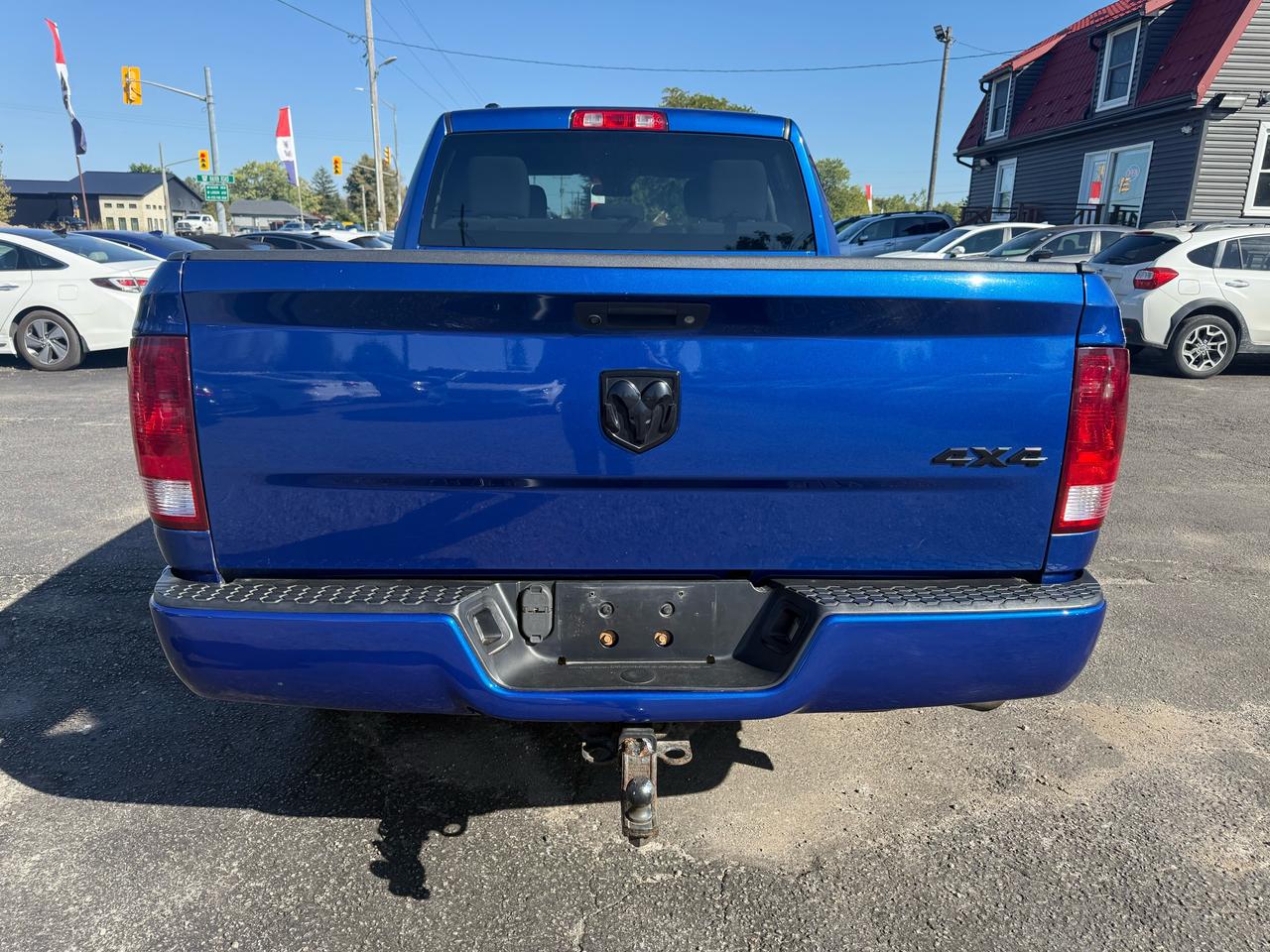 2018 RAM 1500 Express 4x4 V6 3.6L Photo3