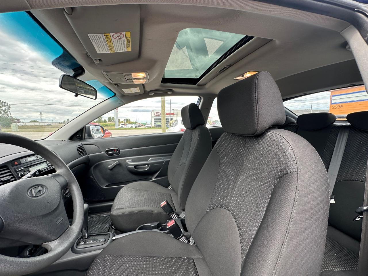 2011 Hyundai Accent L Sport, ALLOYS, AUTO, ONLY 39,000KMS, HATCH, CERT - Photo #10