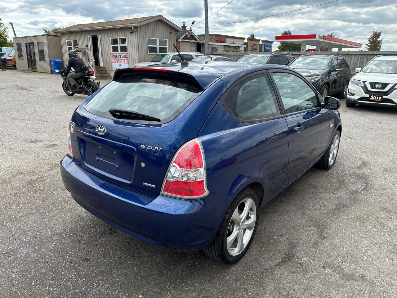2011 Hyundai Accent L Sport, ALLOYS, AUTO, ONLY 39,000KMS, HATCH, CERT - Photo #5
