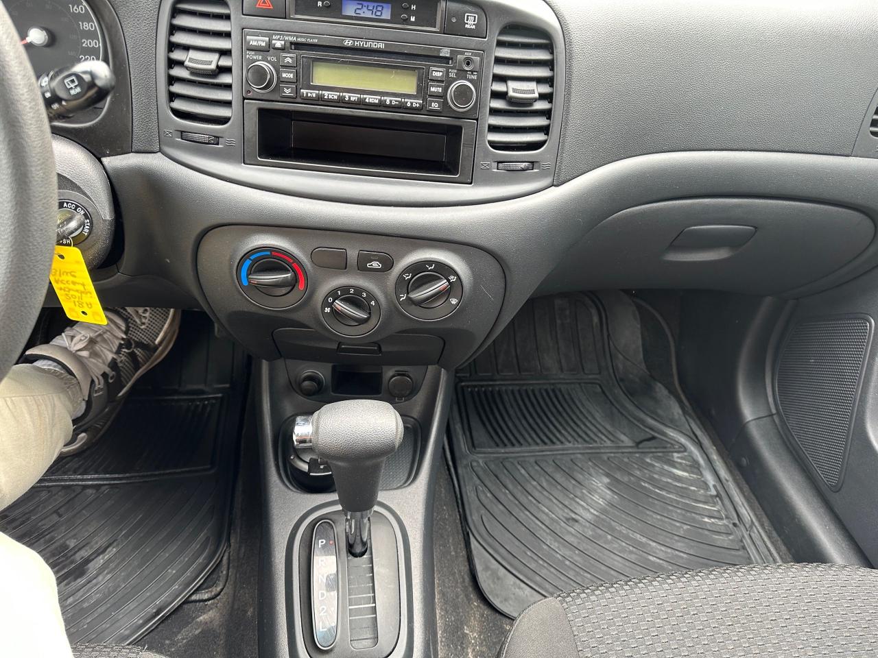 2011 Hyundai Accent L Sport, ALLOYS, AUTO, ONLY 39,000KMS, HATCH, CERT - Photo #11