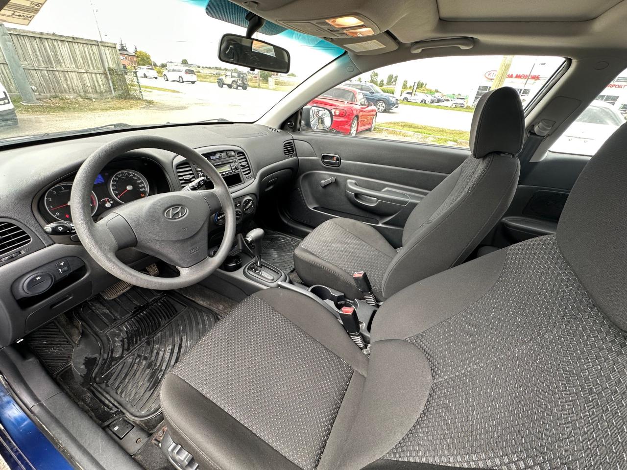 2011 Hyundai Accent L Sport, ALLOYS, AUTO, ONLY 39,000KMS, HATCH, CERT - Photo #13