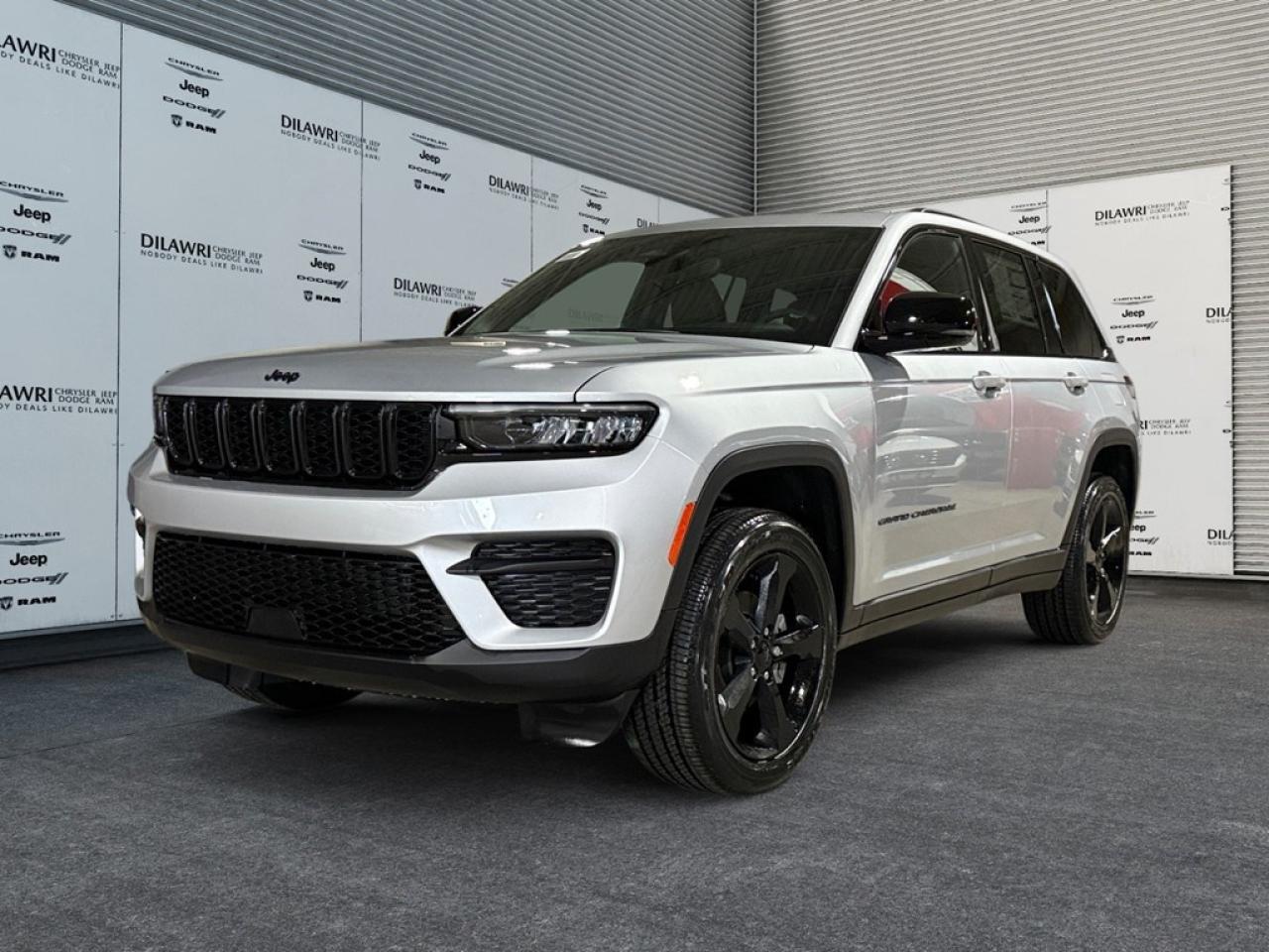 Used 2024 Jeep Grand Cherokee LAREDO 4x4 for sale in Nepean, ON