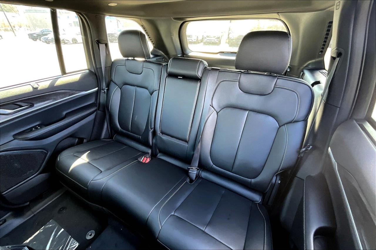 2025 Jeep Grand Cherokee LIMITED | Black App Pkg | Pano Roof | LuxTech 2 Photo