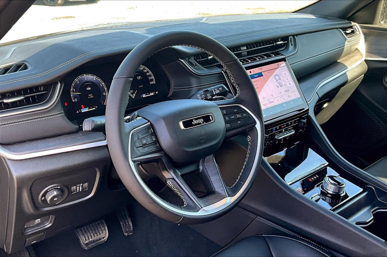 2025 Jeep Grand Cherokee LIMITED | Black App Pkg | Pano Roof | LuxTech 2 Photo