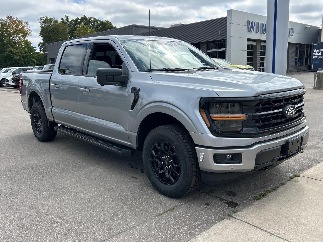 2025 Ford F-150 XLT Photo2
