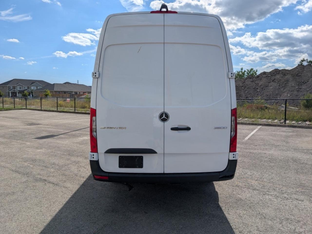 2024 Mercedes-Benz Sprinter Crew Van Cargo 170 WB  **LOW KMS** Photo3