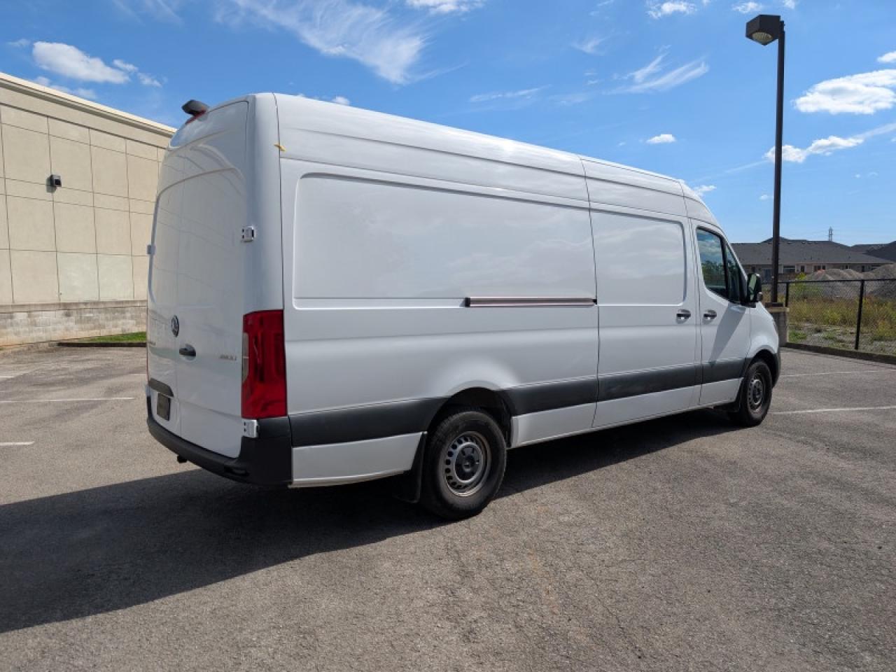 2024 Mercedes-Benz Sprinter Crew Van Cargo 170 WB  **LOW KMS** Photo