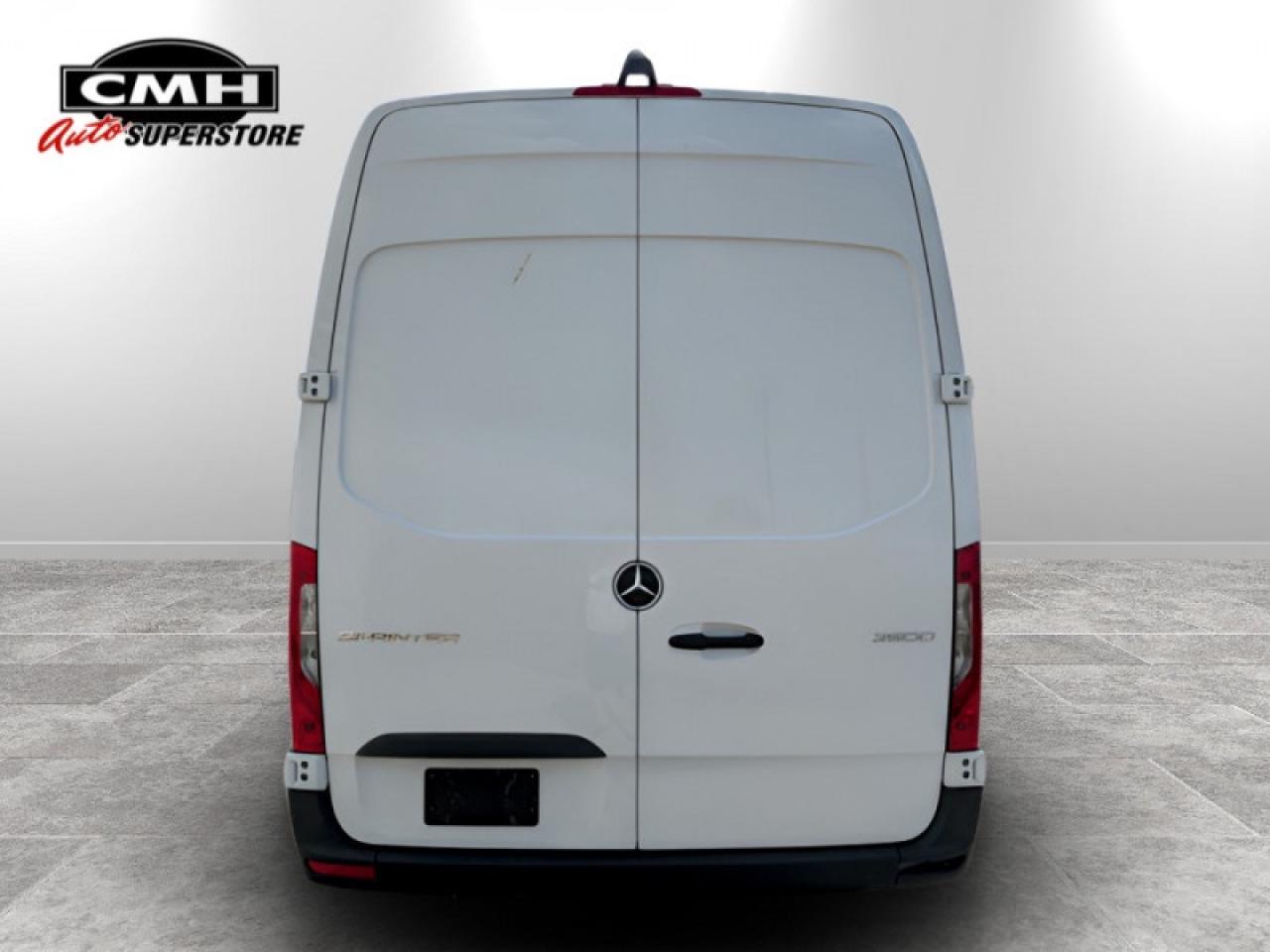 2024 Mercedes-Benz Sprinter Crew Van Cargo 170 WB  **LOW KMS** Photo