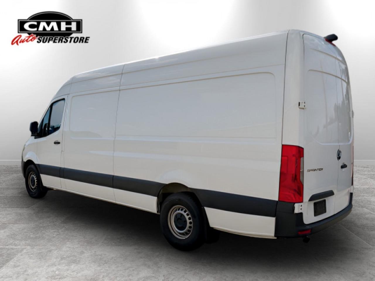 2024 Mercedes-Benz Sprinter Crew Van Cargo 170 WB  **LOW KMS** Photo2