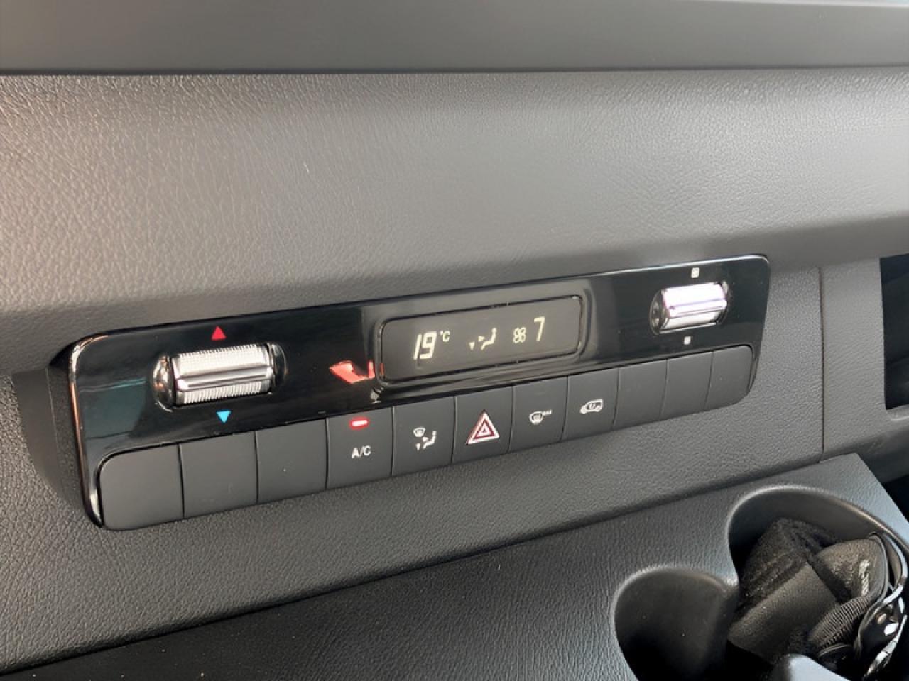 2024 Mercedes-Benz Sprinter Crew Van Cargo 170 WB  **LOW KMS** Photo