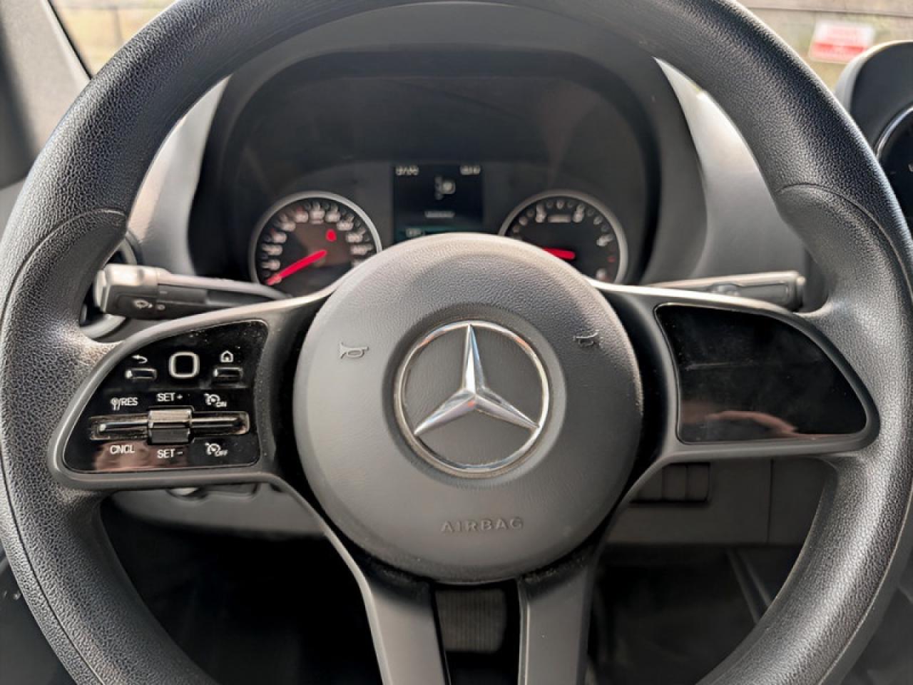 2024 Mercedes-Benz Sprinter Crew Van Cargo 170 WB  **LOW KMS** Photo