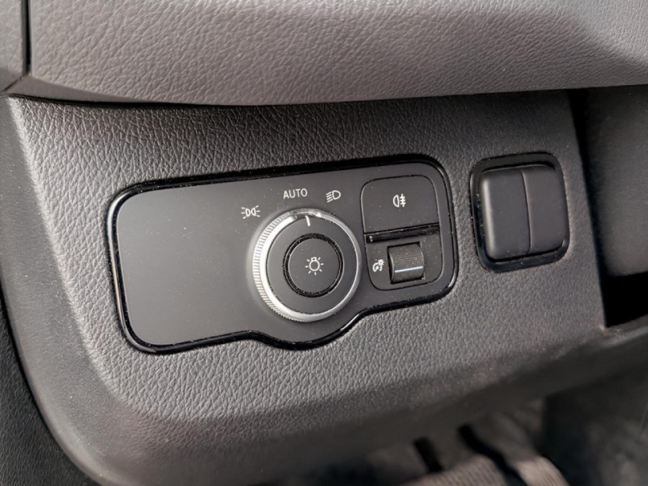 2024 Mercedes-Benz Sprinter Crew Van Cargo 170 WB  **LOW KMS** Photo