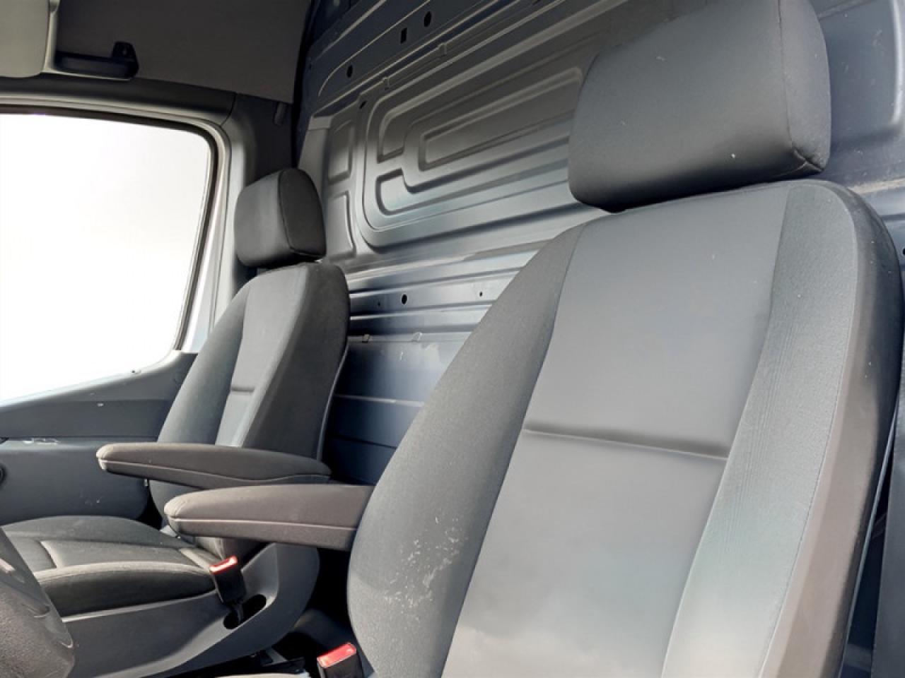 2024 Mercedes-Benz Sprinter Crew Van Cargo 170 WB  **LOW KMS** Photo