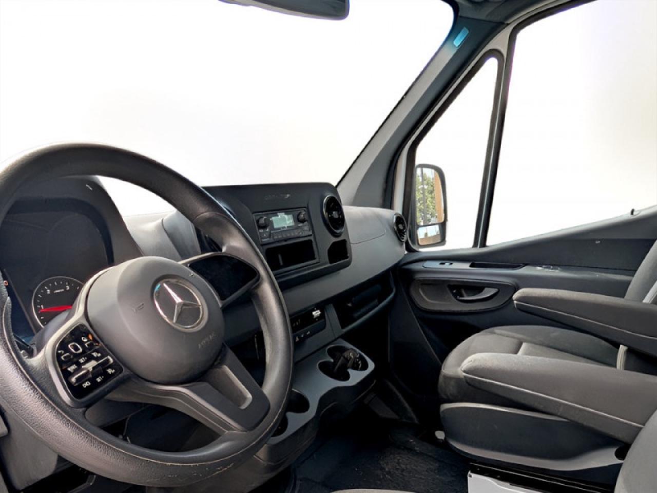 2024 Mercedes-Benz Sprinter Crew Van Cargo 170 WB  **LOW KMS** Photo