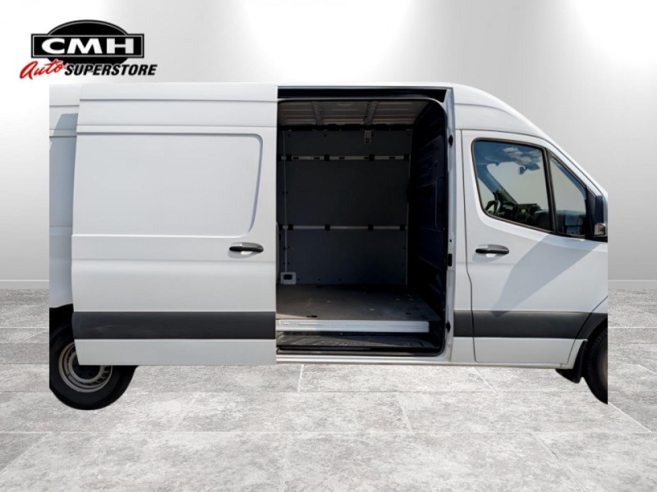 2024 Mercedes-Benz Sprinter Crew Van Cargo 170 WB  **LOW KMS** Photo