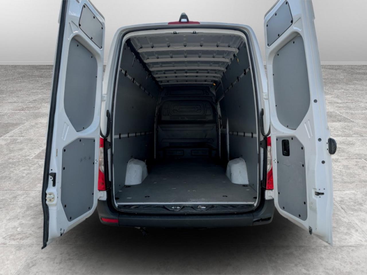 2024 Mercedes-Benz Sprinter Crew Van Cargo 170 WB  **LOW KMS** Photo